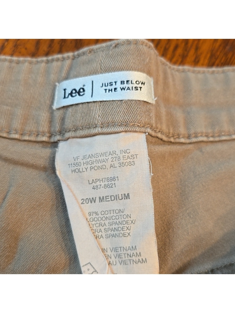 Lee Women's Tan Stretch Shorts Size 20W Medium - Picture 2 of 4